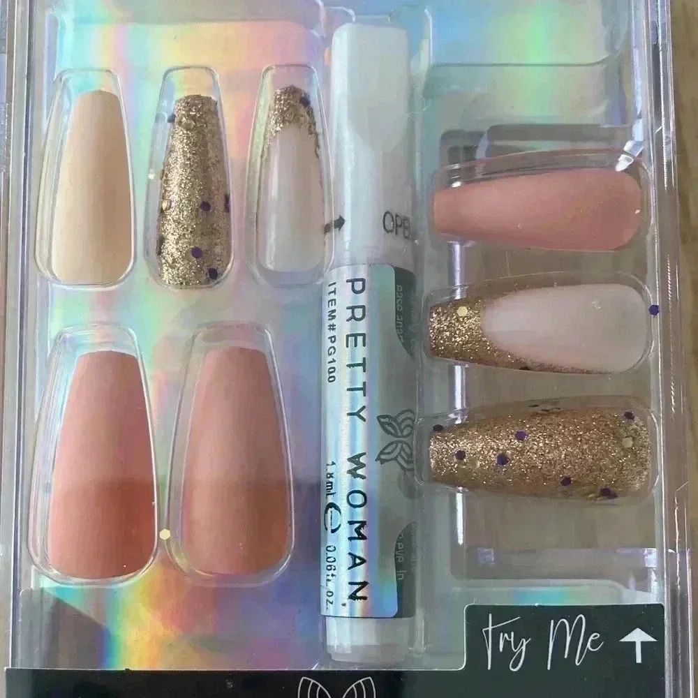 🆕 Pretty Woman Faux Nails Nude & Gold Tones🆕 - Picture 3 of 3